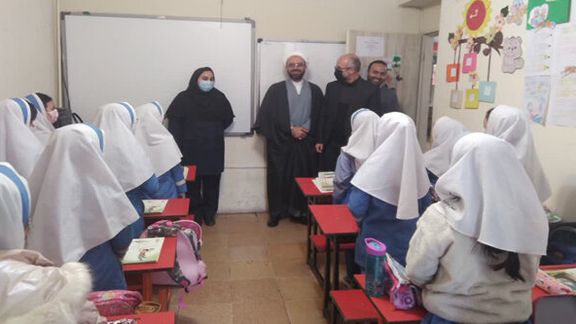 معاون وزارت آموزش و پرورش از ارائه کتاب پیوست پرورشی برای کلاس و درس فیزیک خبر داد