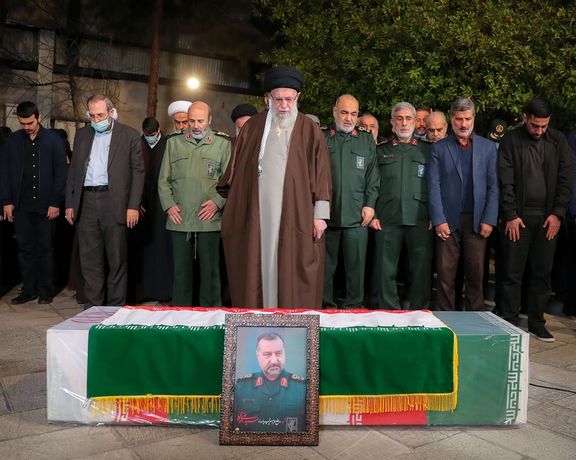 حضور رهبر جمهوری اسلامی بر سر تابوت رضی موسوی