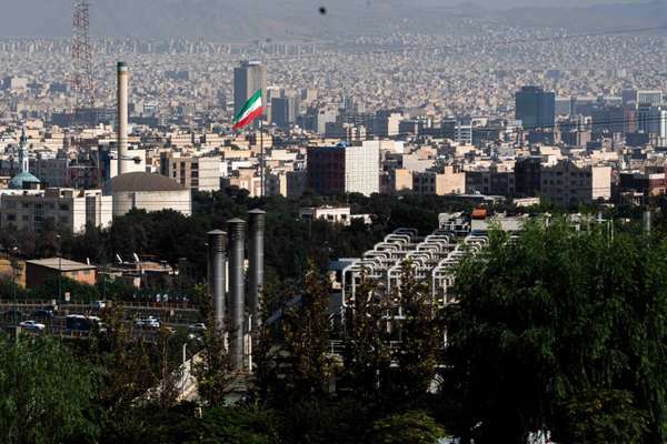 إعلام إيراني: سماع دوي انفجارات في مناطق متفرقة من طهران