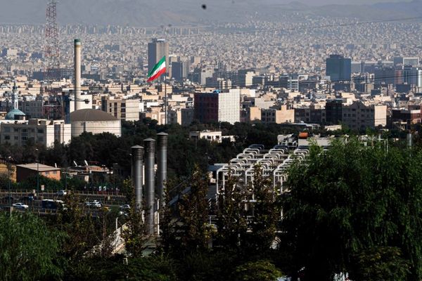 إعلام إيراني: سماع دوي انفجارات في مناطق متفرقة من طهران