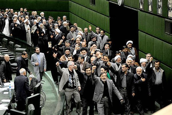 227 برلمانيا إيرانيا يطالبون بإعدام المتظاهرين
