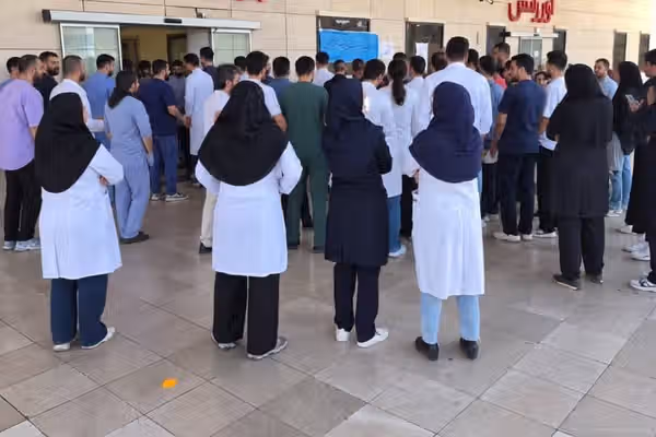 پرستاران بیمارستان فیاضبخش تهران به دلیل اعتراض صنفی با ضربوشتم و اخراج مواجه شدند