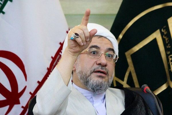 عضو مجلس خبرگان خشکسالی و کاهش بارندگی را نتیجه «بیحجابی در خیابانها» دانست