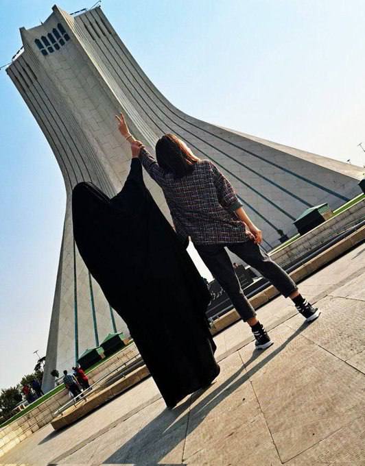 اژه‌ای «مخالف حجاب» را جاسوس خواند؛ توصیه روزنامه‌ سپاه به لباس‌شخصی‌ها  برای منفعل نبودن