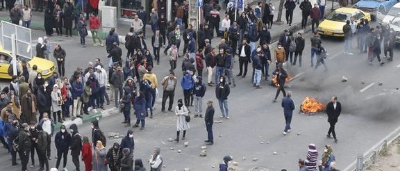 برلماني إيراني: ستتزايد الاحتجاجات حول البرلمان وفي المدن ومستقبل النظام في خطر