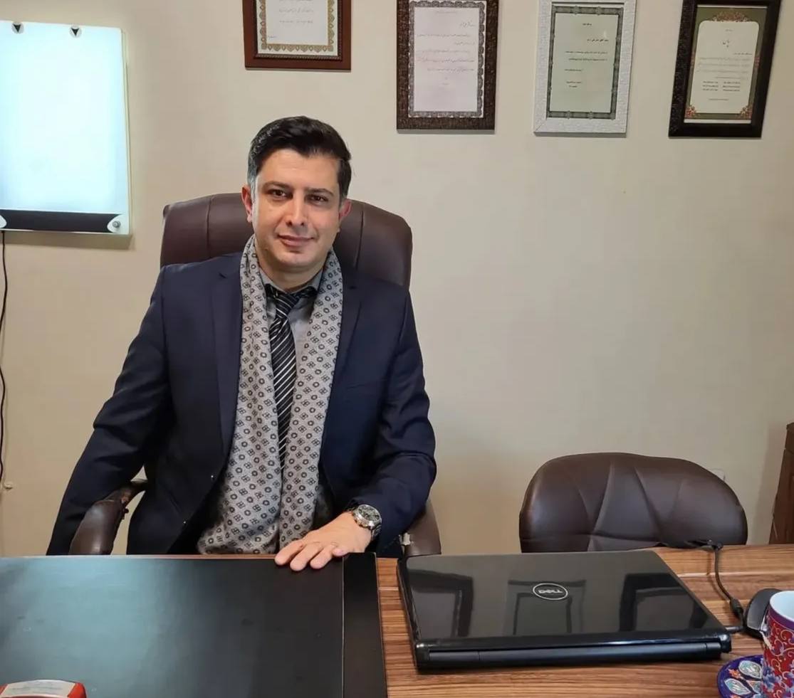 علی آرام، پزشکی که آسیب‌دیدگان اعتراضات و خانواده‌های دادخواه را درمان می‌کرد، درگذشت