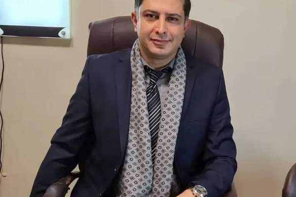 علی آرام، پزشکی که آسیبدیدگان اعتراضات و خانوادههای دادخواه را درمان میکرد، درگذشت