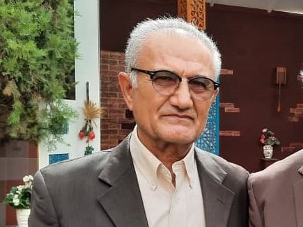 امیربازنشسته ارتش، شهرام رستمی میگوید در زمان فرماندهی قالیباف، نیروهای او برای تصاحب زمینهای ارتش با تیربار به نیروهای ارتش حمله کردند و یک سرباز هوابرد شیراز را به قتل رساند.