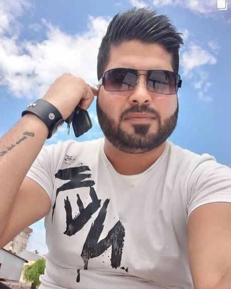 حصري: قائد بالحرس الثوري الإيراني يطلق النار من مسافة قريبة على متظاهر ويرديه قتيلا