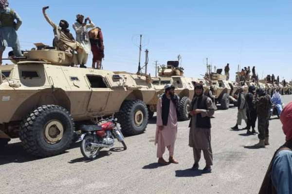 تصاعد التوتر بين إيران وطالبان.. ومصادر محلية تفيد بتحريك دبابات أفغانية تجاه الحدود