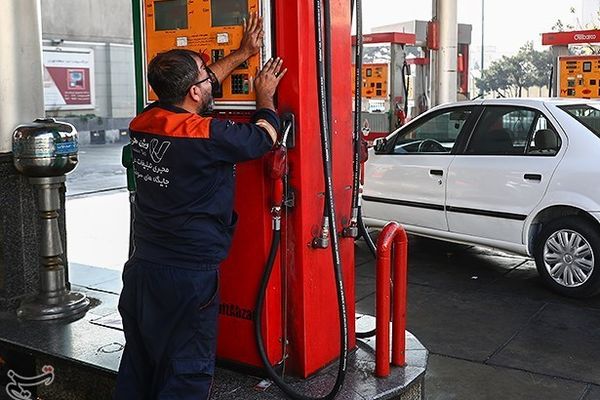 دبیر هیئت دولت: افزایش قیمت بنزین در کارگروههای دولت بررسی شده است