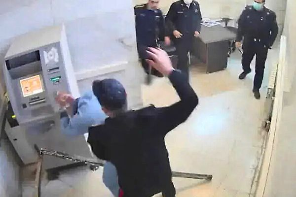 قتل شاب تحت التعذيب في معتقلات النظام يعيد التساؤلات حول مراكز الاعتقال الإيرانية