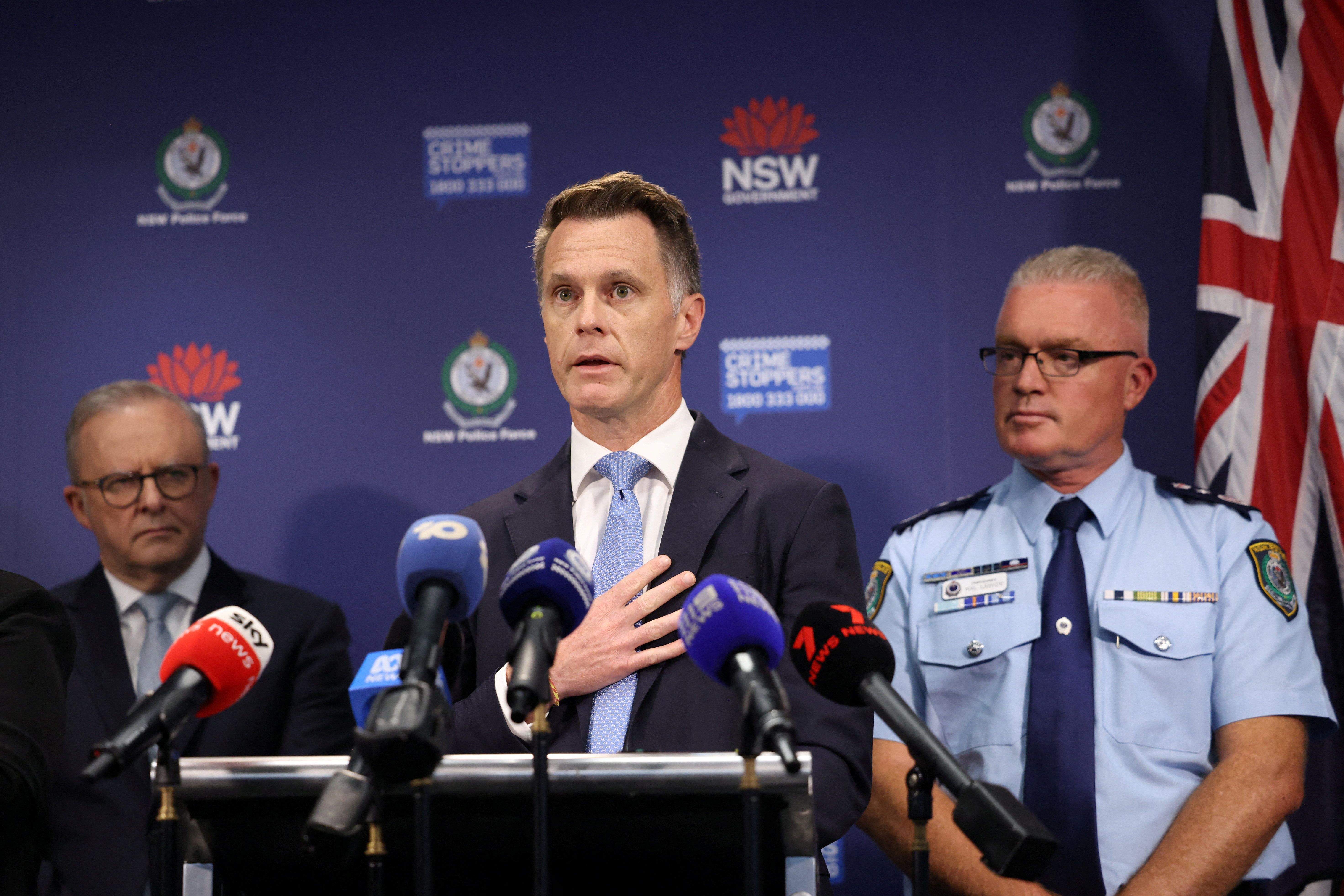 پلیس استرالیا: مواد منفجره و دو پرچم دست‌ساز داعش در خودرو مهاجمان حمله سیدنی کشف شد