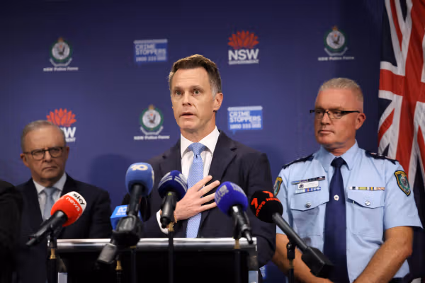 پلیس استرالیا: مواد منفجره و دو پرچم دستساز داعش در خودرو مهاجمان حمله سیدنی کشف شد