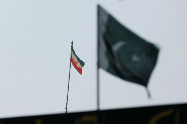 US sanctions block Iran's energy revenues in Pakistan, Iran officials say