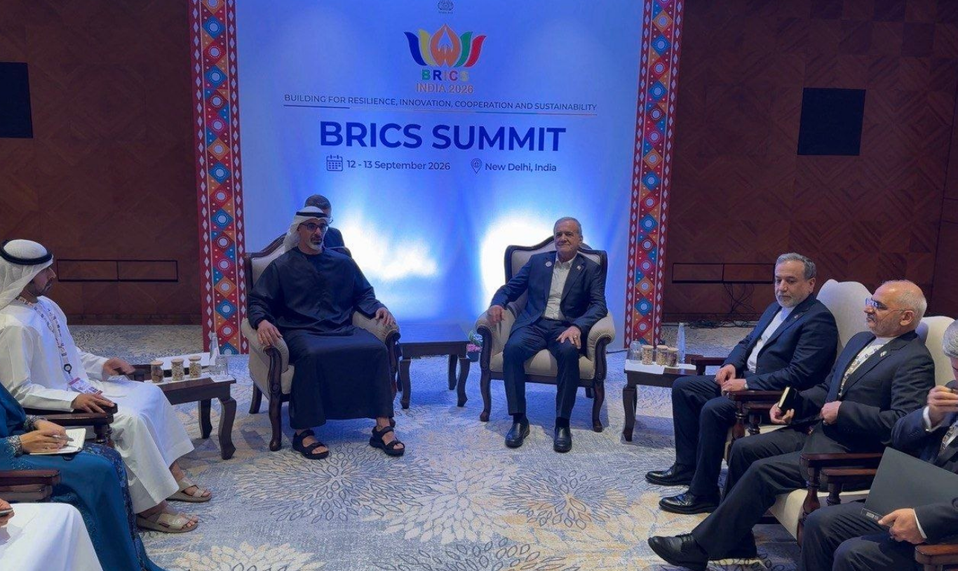 Pezeshkian meets UAE president on sidelines of BRICS summit