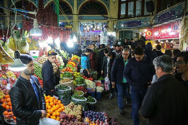 Iranians turn to credit to afford winter celebration treats