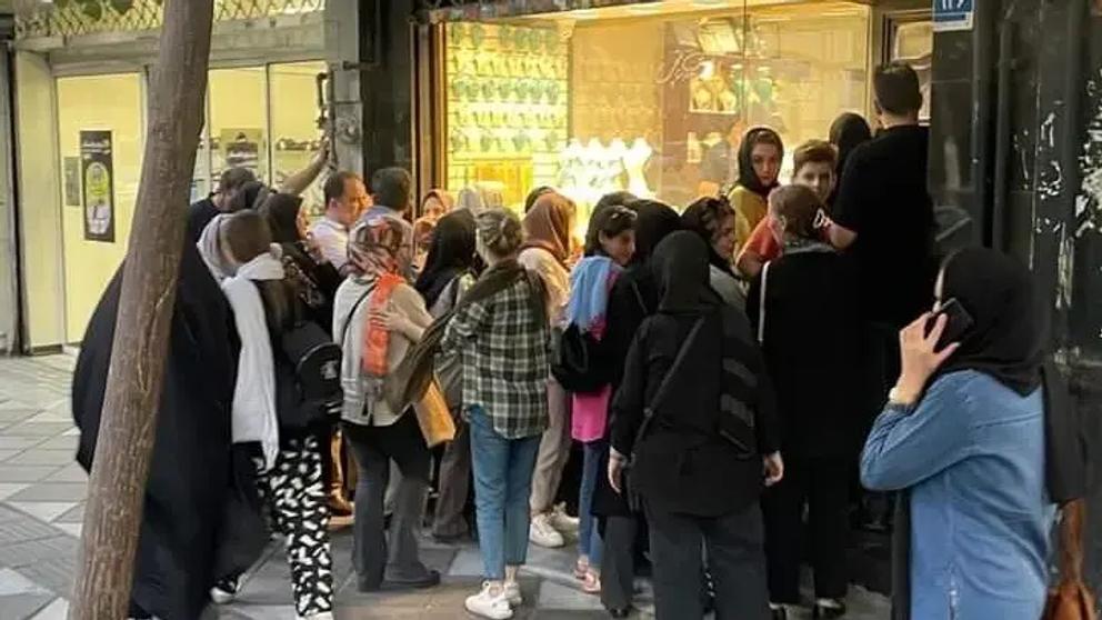 People queue to buy gold jewelry in Tehran