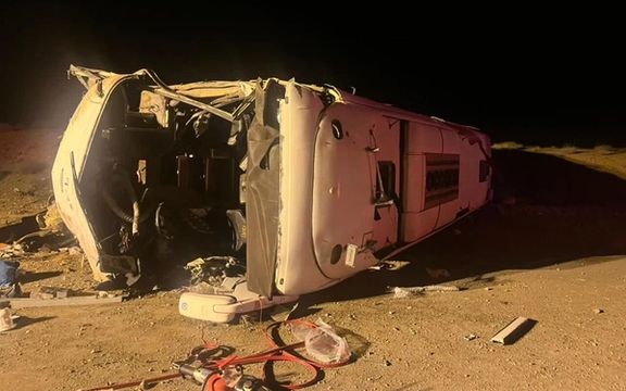 در پی واژگونی یک اتوبوس در محور اصفهان-نطنز دستکم ۱۳ نفر جان باختند