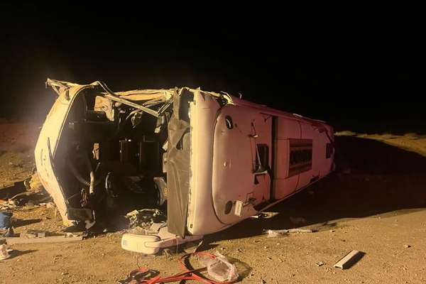 انقلاب حافلة وسط إيران يسفر عن مقتل ما لا يقل عن 13 شخصًا