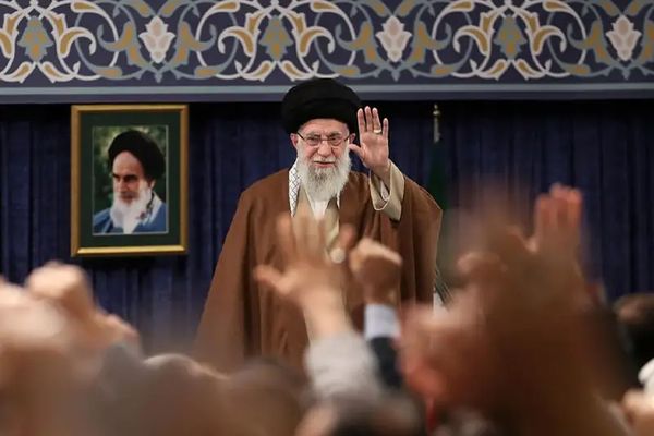 المرشد الإيراني يدافع عن الأجهزة الأمنية بعد اتهامها بـ"الفشل" في منع تفجيرات كرمان