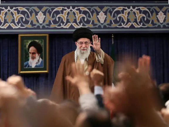 المرشد الإيراني يدافع عن الأجهزة الأمنية بعد اتهامها بـ"الفشل" في منع تفجيرات كرمان