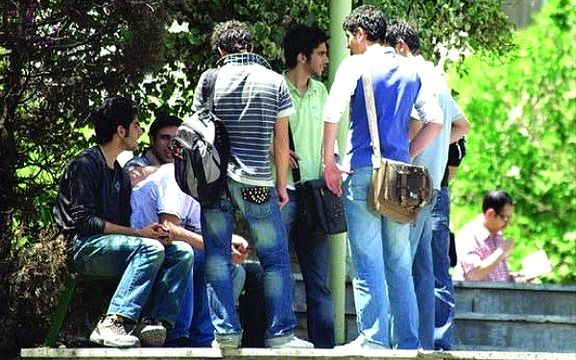 خبرگزاری وابسته به سپاه: جوانها به جای خوشگذرانی وسایل زندگی مشترک بخرند