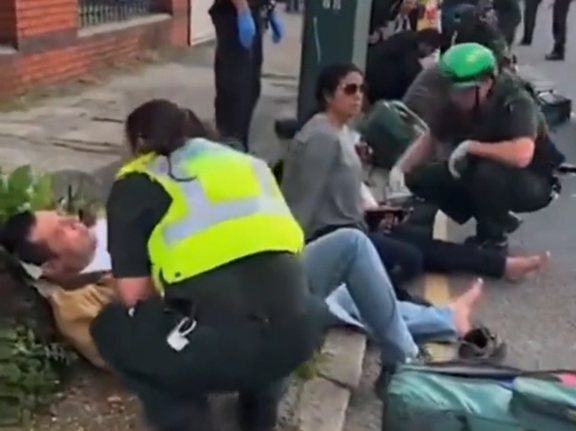 بعد هجومهم على تجمع للمعارضين.. نشطاء سياسيون يطالبون بمحاكمة "بلطجية" النظام الإيراني