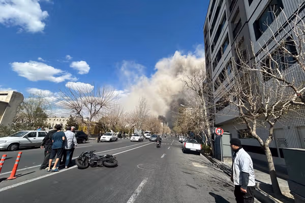 ادامه حملات در روز جمعه؛ صدای چندین انفجار در غرب تهران شنیده شد