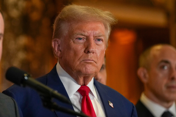 ترامب: على النظام الإيراني أن يتوقف عن دعم الحوثيين فورًا