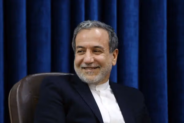 عباس عراقچی: پس از آتشبس لبنان، تردد کشتیهای تجاری در تنگه هرمز کاملا آزاد است