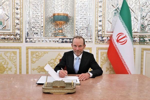 الخارجية الإيرانية: السفير الأسترالي يغادر طهران