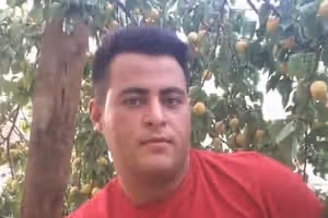 مادر احسان خدادادی، زندانی سیاسی محکوم به اعدام، بر بیگناهی فرزندش تاکید کرد