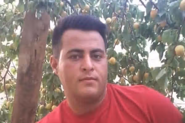 مادر احسان خدادادی، زندانی سیاسی محکوم به اعدام، بر بیگناهی فرزندش تاکید کرد