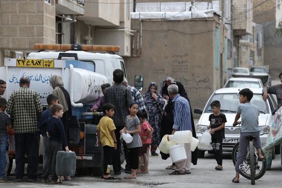 اعتراضات به بیآبی به شهرستان کازرون رسید؛ اعتراف دولت به اهمال در توسعه زیرساختها