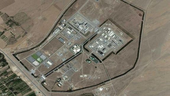 "رويترز": إسرائيل لا تستبعد شنّ هجوم محدود على المنشآت النووية الإيرانية