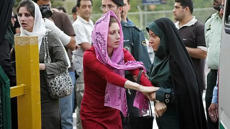 الحرس الثوري الإيراني يعلن تشكيل مجموعة جديدة لتتبع قانون "فرض الحجاب"