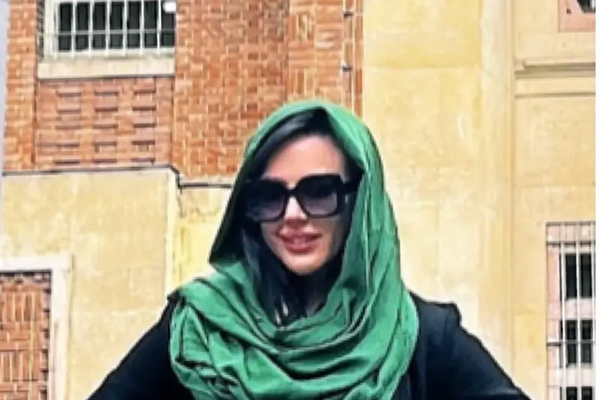 ردود فعل واسعة على زيارة الممثلة الإباحية المناهضة لإسرائيل إلى إيران
