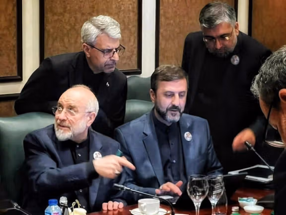 فایننشال تایمز: بنبست در مذاکرات آمریکا و جمهوری اسلامی بر سر تنگه هرمز ادامه دارد