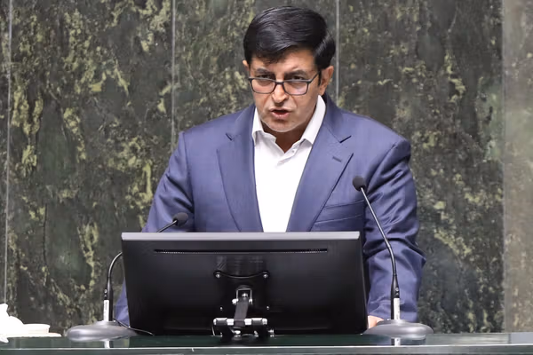 نماینده الیگودرز: با این گرانیها رویمان نمیشود شب یلدا را تبریک بگوییم