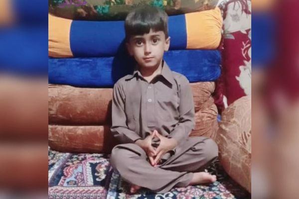 في إطلاق نار دون أسباب.. قوات الأمن الإيرانية تقتل طفلا بلوشيا وأخاه الجنين في بطن أمه