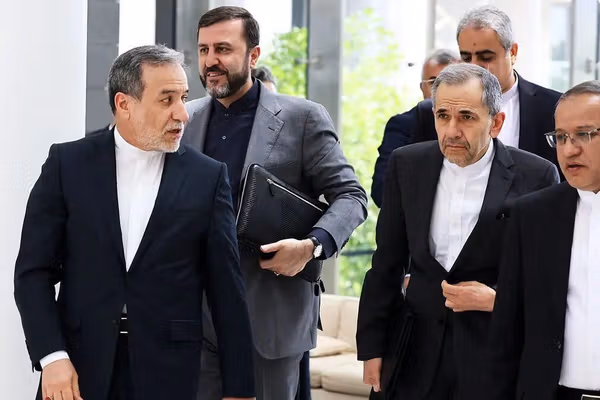 یک منبع ارشد ایرانی به رویترز: با میانجیها گفتوگویی برای آتشبس موقت انجام نشده است