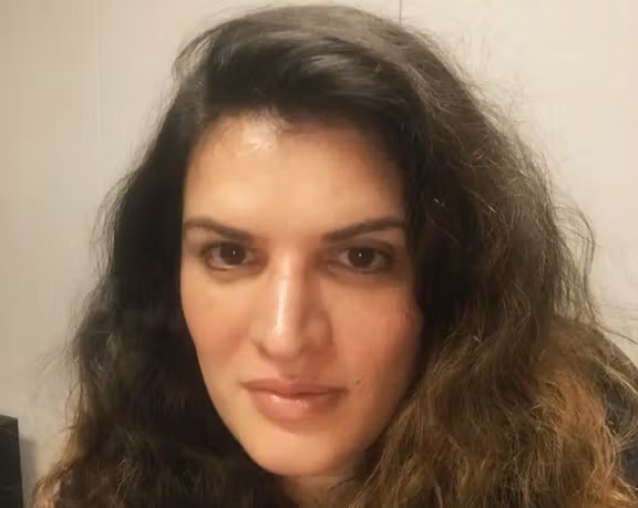 نیویورکپست از برکناری شیرین سعیدی از دانشگاه آرکانزاس در پی تمجید از خامنهای خبر داد