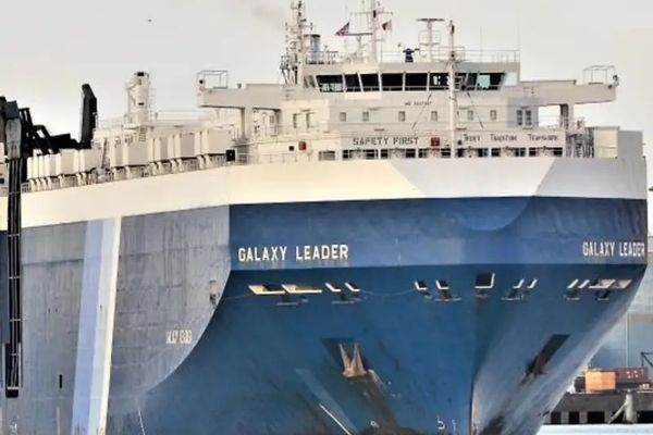 اليابان تدين بشدة استيلاء الحوثيين على سفينة في البحر الأحمر وإيران تنفي أي دور لها