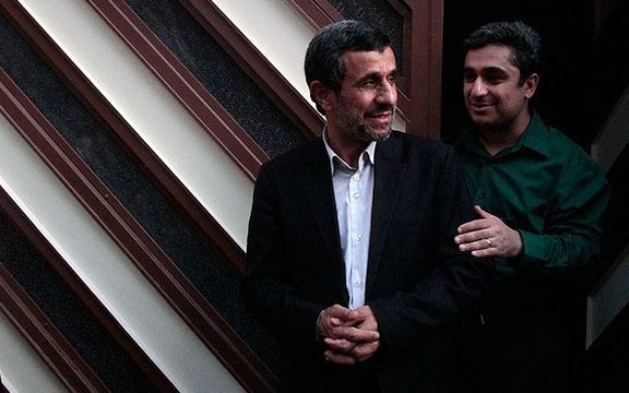منابع آگاه به ایران اینترنشنال: ورود و خروج احمدینژاد از خانهاش تحت کنترل قرار گرفته است
