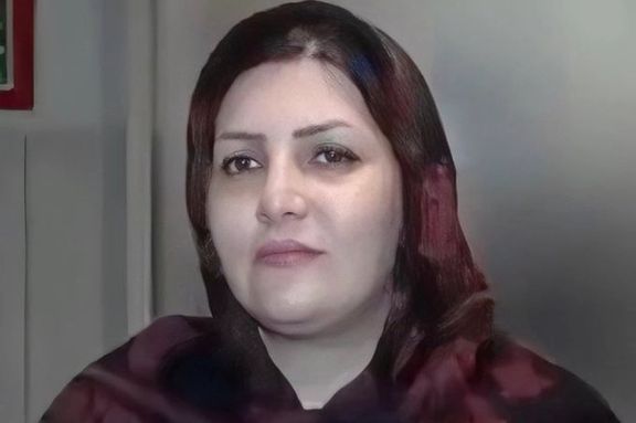 السلطات الأمنية في إيران تعتقل والدة المراهقة أرميتا غراوند