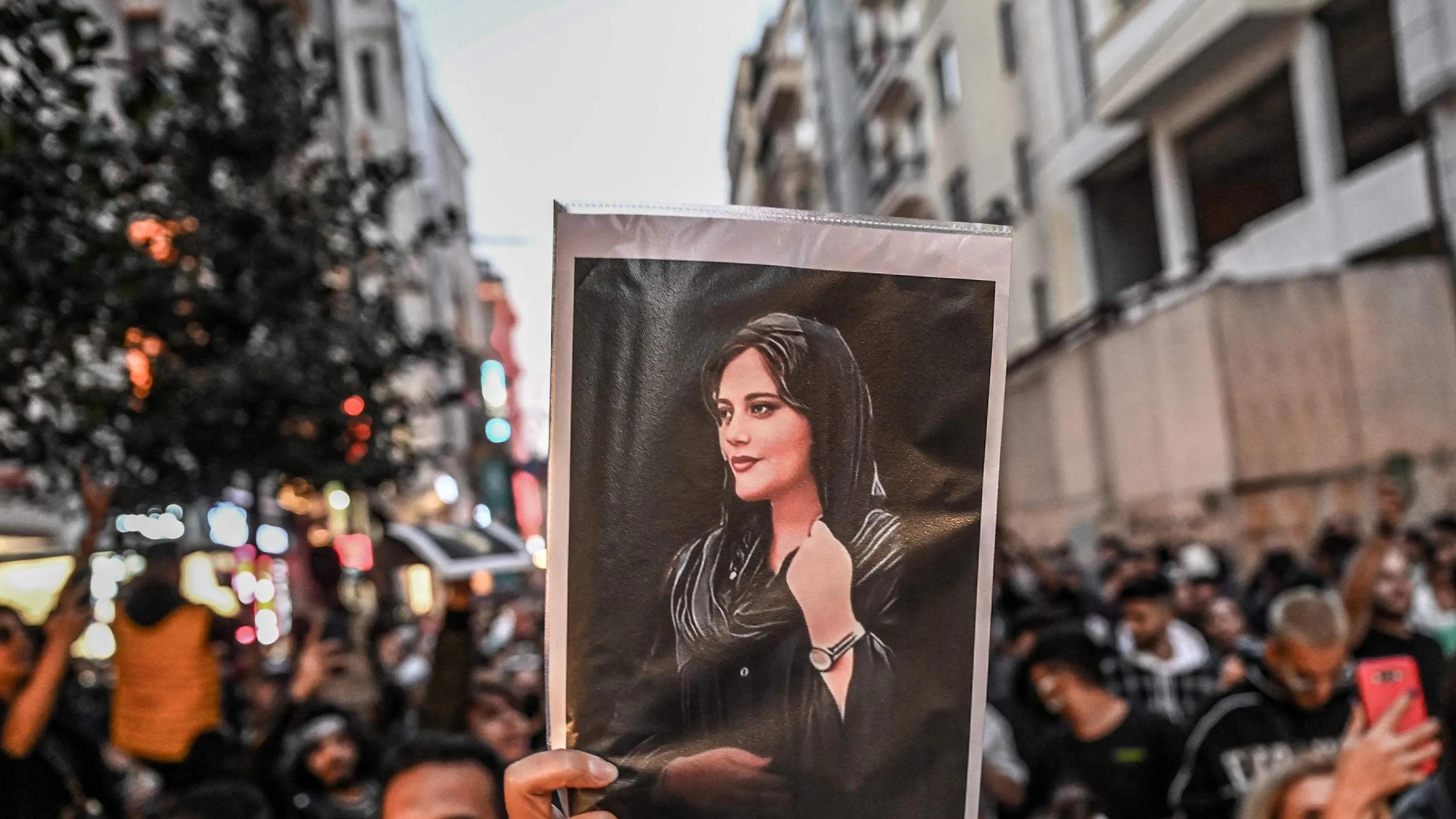 استمرار الاعتقالات في إيران مع اقتراب الذكرى السنوية لاحتجاجات "المرأة.. الحياة.. الحرية"