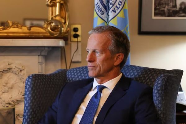 رهبر اکثریت سنای آمریکا: حمله نظامی به ایران باید به تغییر حکومت منجر شود