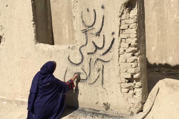 الديمقراطية في إيران بعد 46 سنة من الحكم الديني الاستبدادي