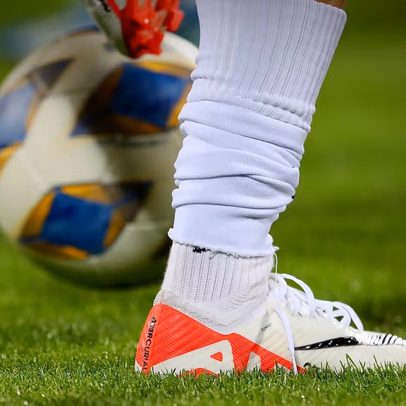 تاخیر ۱۳ روزه در شروع لیگبرتر فوتبال پس از جنگ ۱۲ روزه اسرائیل و جمهوری اسلامی